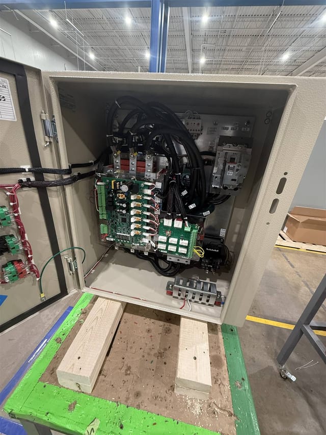 Usinage et préparation d’un coffret électrique.
